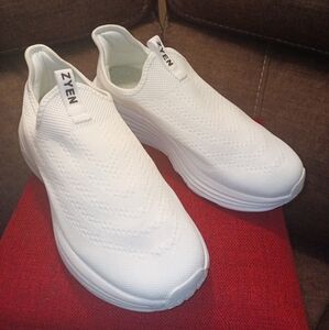 Zyen Men's White Slip-On Sneakers Size 43 = 9.5-10 NWOT